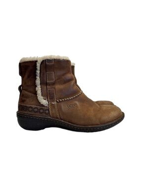 UGG Women's Cove Sheepskin Lined Leather Boots Brown Size US: 8 UK: 6.5 Winter